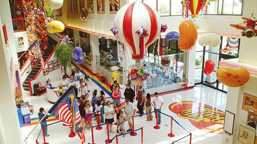 At the Jelly Belly Factory in Fairfield, California, tour guides take you through every step of the jelly bean production process.