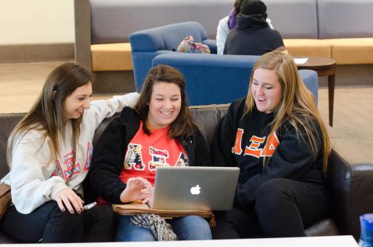 SSU students completing course
